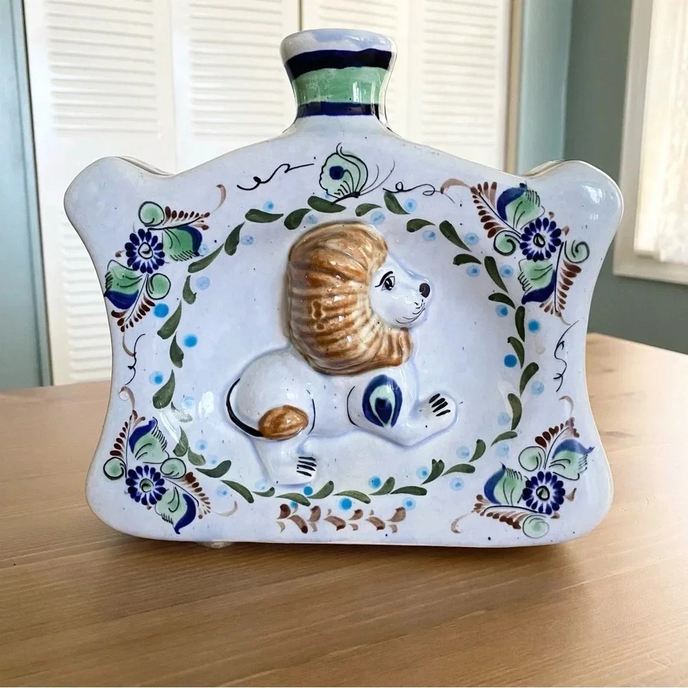 Tonala Lion Decanter, Made in Mexico, Handpainted,‎ 7 3/4” Tall